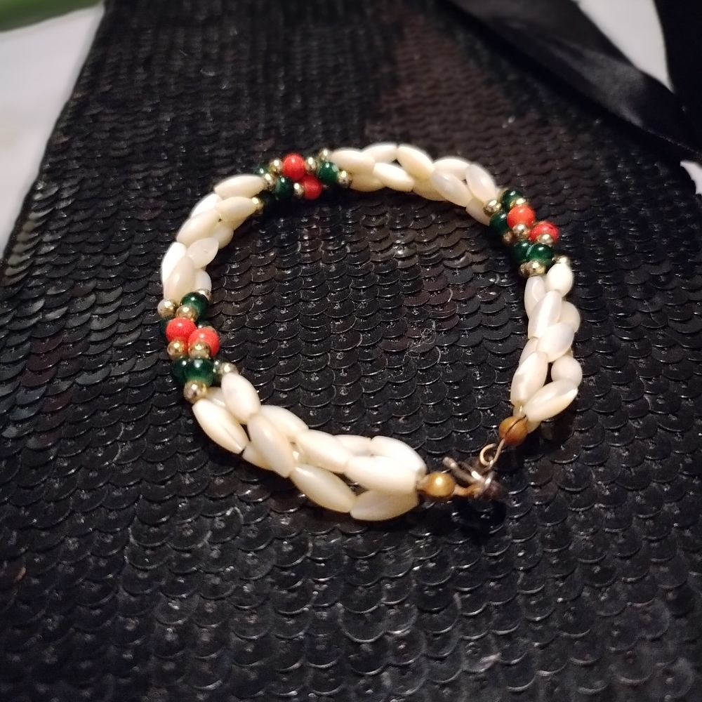 Vintage mother of pearl bracelet with rose and Jade quartz real gemstones